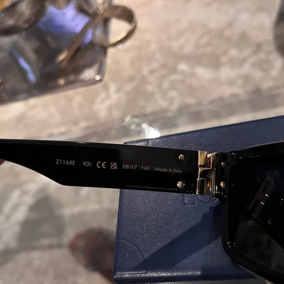 Louis Vuitton Black Sunglasses with Gold Details - Picture 7 of 11